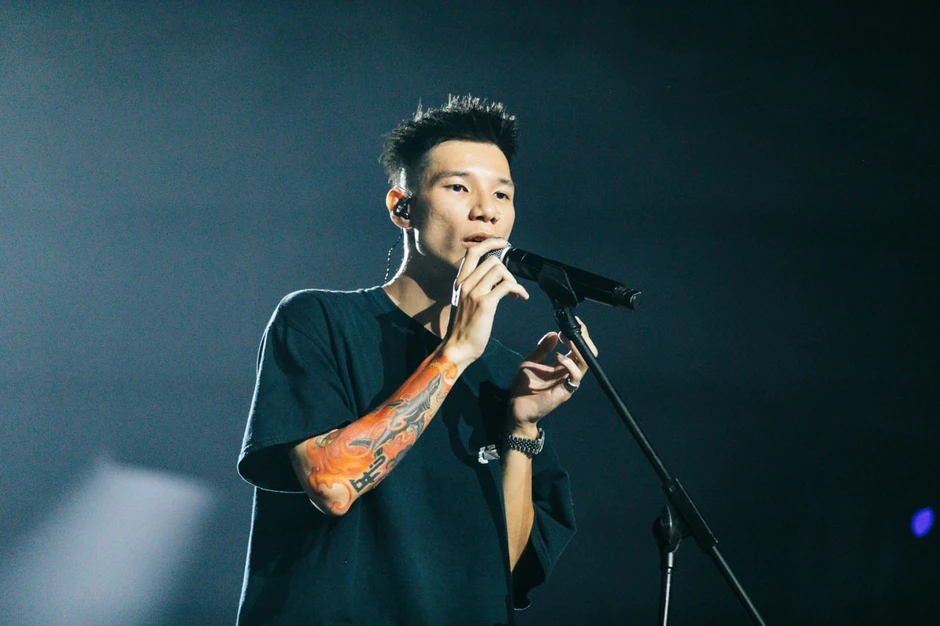 Tương tác bất ngờ giữa G-DRAGON và "anh Long Việt Nam", dân tình lại nhớ Vụ Nổ Lớn Tương tác bất ngờ giữa G-DRAGON và "anh Long Việt Nam", dân tình lại nhớ Vụ Nổ Lớn