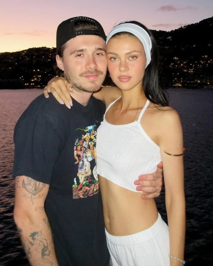 Victoria Beckham nói về cáo buộc kiểm soát con, đặt nặng thương hiệu gia đình