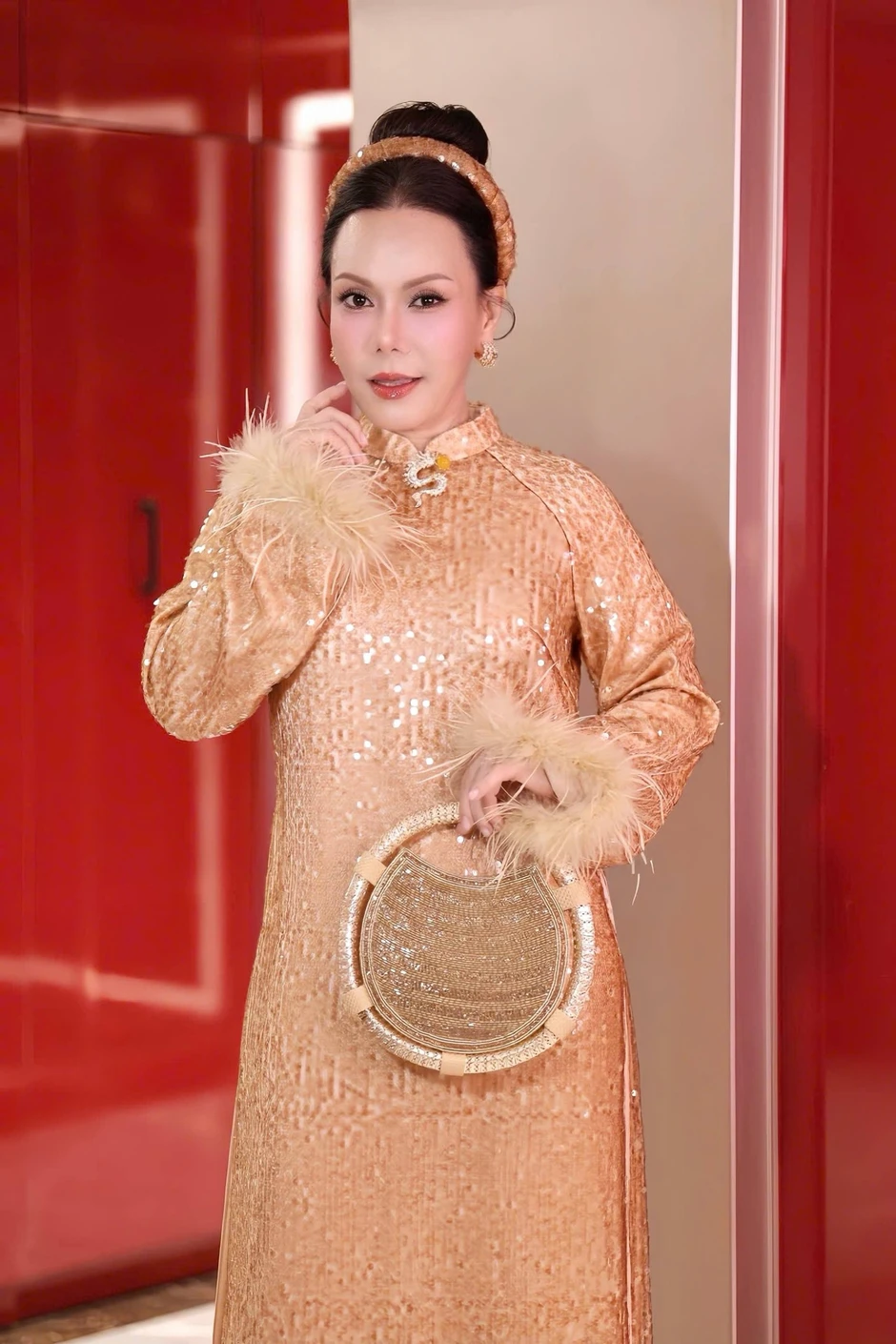Việt Hương nói gì khi mỹ phẩm bị chê đểu, gia công?