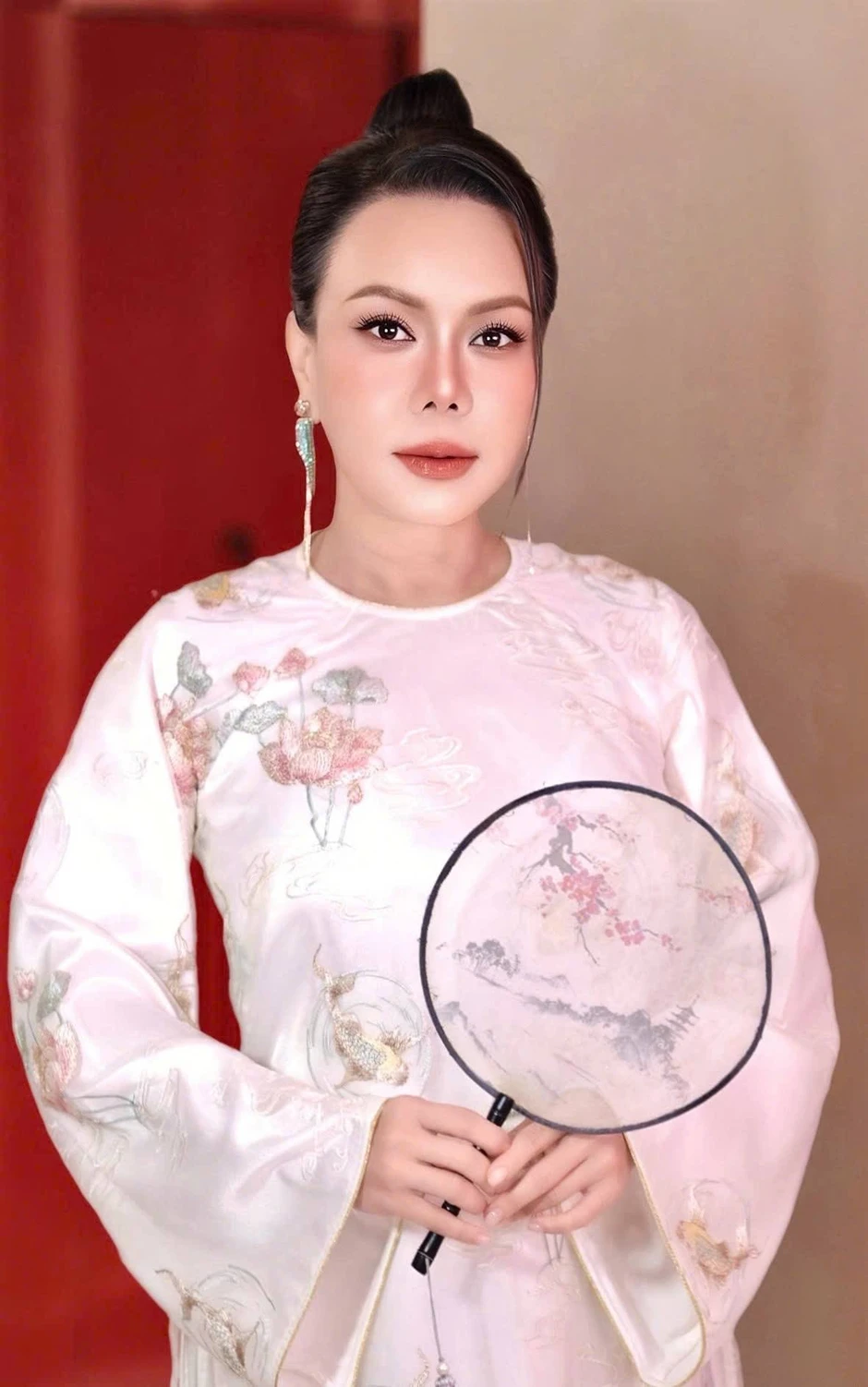 Việt Hương nói gì khi mỹ phẩm bị chê đểu, gia công?