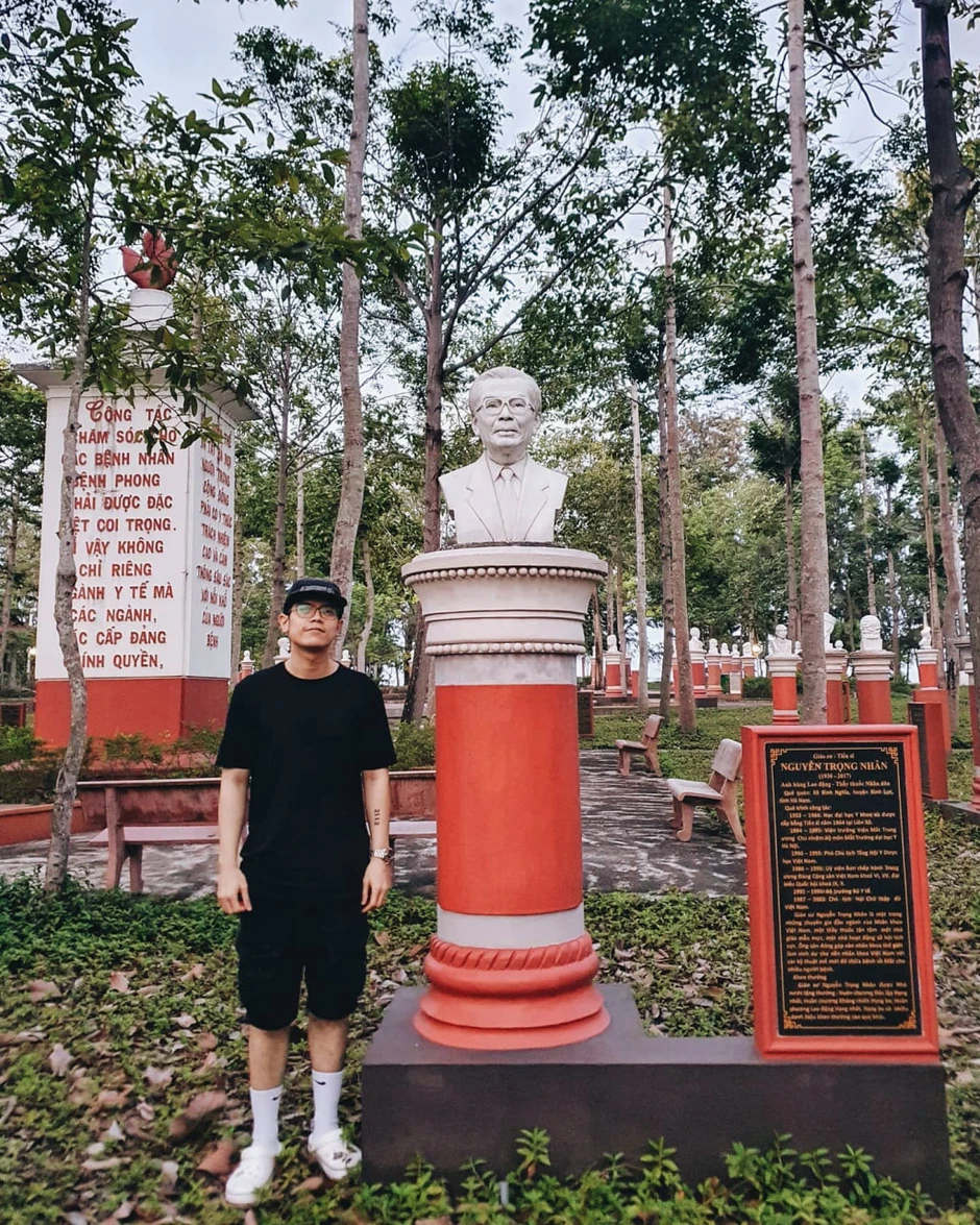 Việt Nam có ca sĩ là cháu cố Bộ trưởng Bộ Y tế: Hát vì đam mê hit chất đống, kín tiếng đến mức fan “ngã ngửa” Việt Nam có ca sĩ là cháu cố Bộ trưởng Bộ Y tế: Hát vì đam mê hit chất đống, kín tiếng đến mức fan “ngã ngửa”