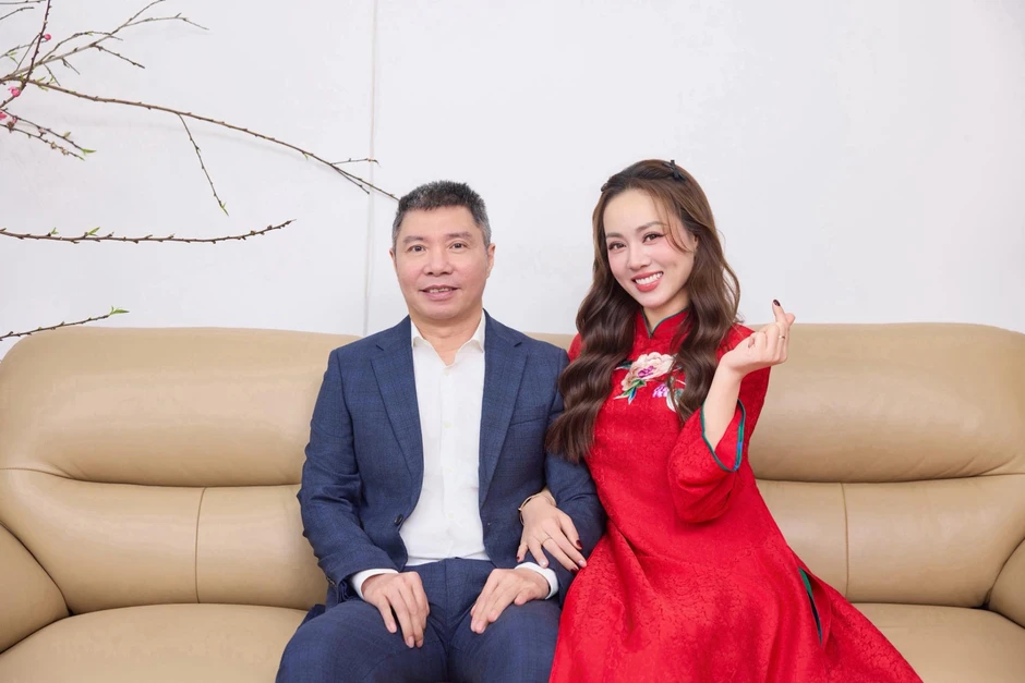 Vợ NS Công Lý bức xúc: "Tôi có chồng hợp pháp, không phải kiểu phụ nữ lẳng lơ" Vợ NS Công Lý bức xúc: "Tôi có chồng hợp pháp, không phải kiểu phụ nữ lẳng lơ"