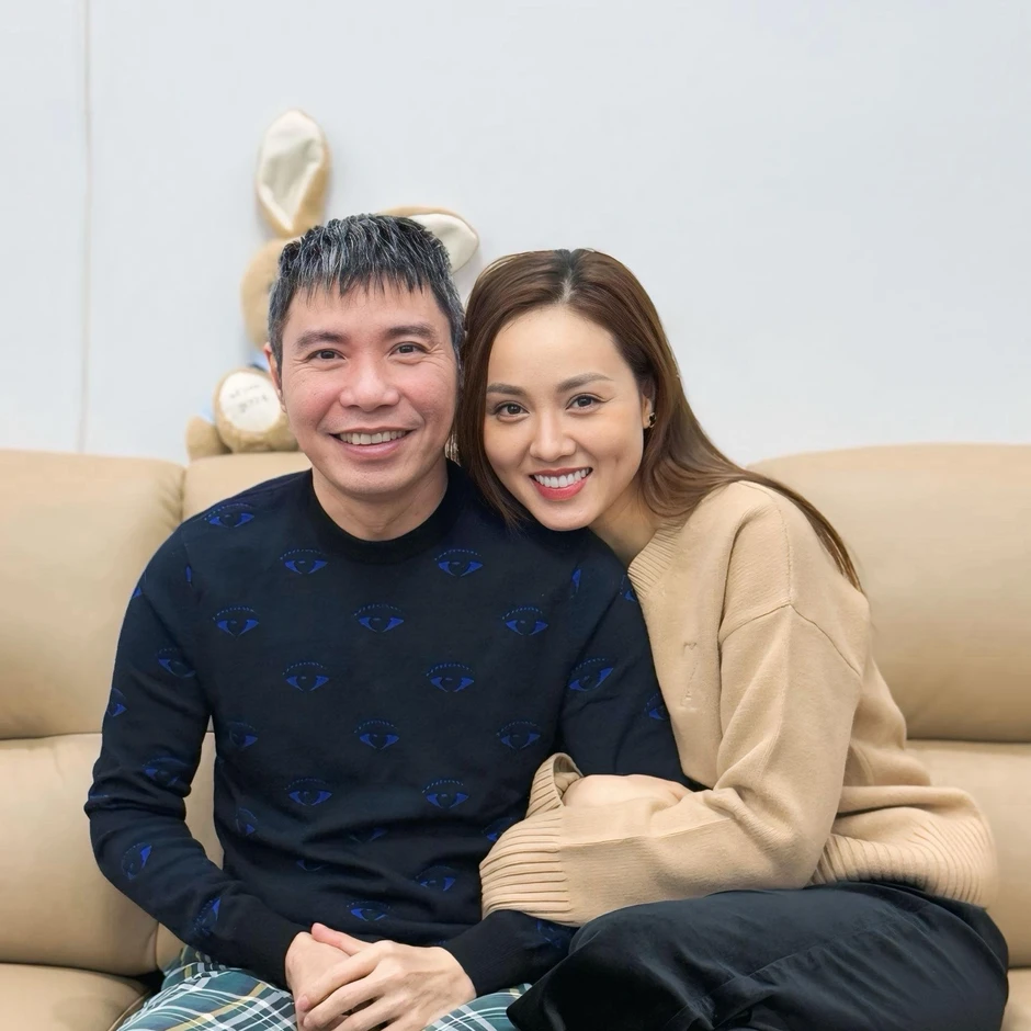 Vợ NS Công Lý bức xúc: "Tôi có chồng hợp pháp, không phải kiểu phụ nữ lẳng lơ" Vợ NS Công Lý bức xúc: "Tôi có chồng hợp pháp, không phải kiểu phụ nữ lẳng lơ"
