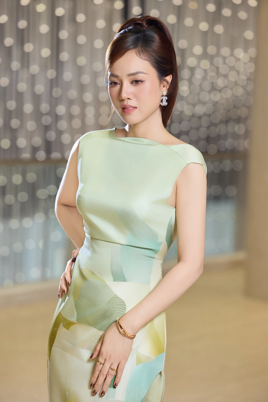 Vợ NS Công Lý nói về chuyện Miu Lê: "Mong chúng ta tỉnh táo"