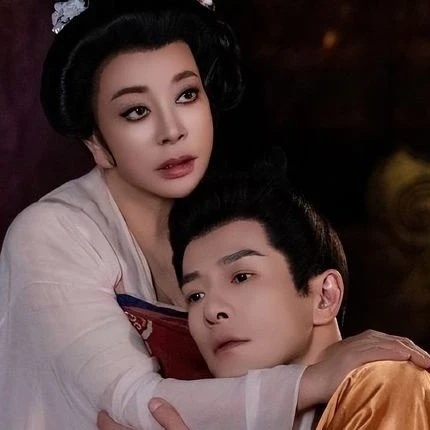 Võ Tắc Thiên Lưu Hiểu Khánh gây sốt với phim ngắn đạt 100 triệu view Võ Tắc Thiên Lưu Hiểu Khánh gây sốt với phim ngắn đạt 100 triệu view