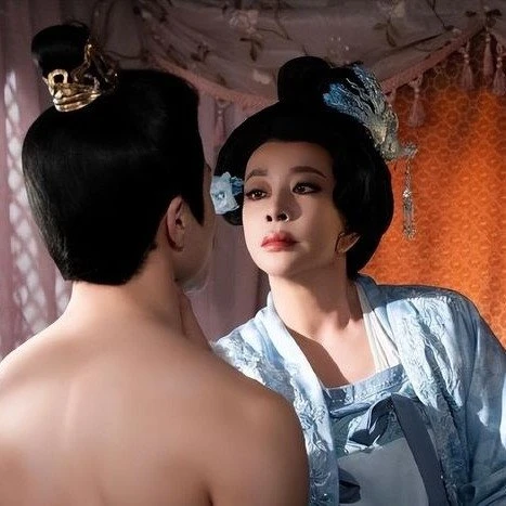 Võ Tắc Thiên Lưu Hiểu Khánh gây sốt với phim ngắn đạt 100 triệu view Võ Tắc Thiên Lưu Hiểu Khánh gây sốt với phim ngắn đạt 100 triệu view