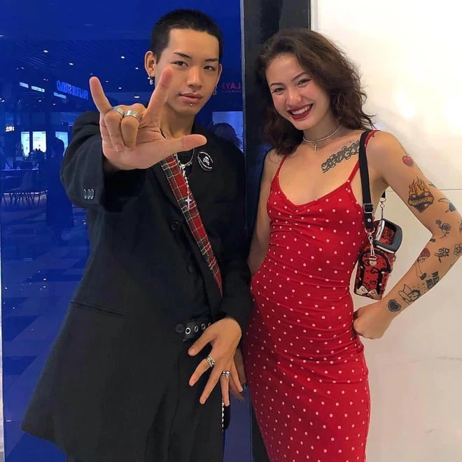 WEAN LE và NAOMI liên tục tương tác, khán giả kêu gọi quay lại mà cứ ậm ừ không chịu