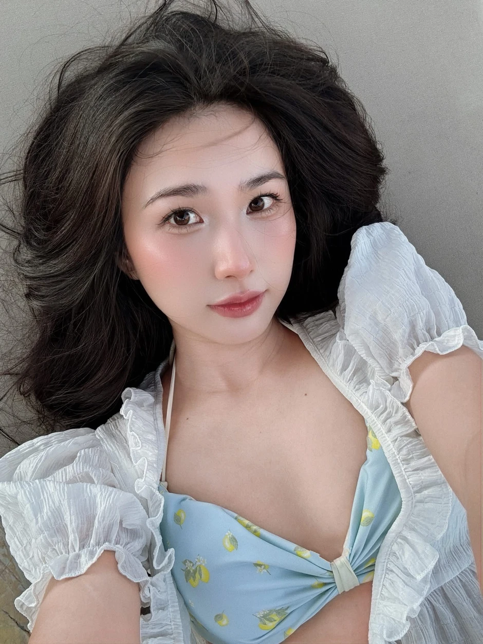 Xứng danh đệ nhất "trend băng keo", hot girl Thanh Mèo lại khiến dân tình ngơ ngác vì sắc vóc quá nuột! Xứng danh đệ nhất "trend băng keo", hot girl Thanh Mèo lại khiến dân tình ngơ ngác vì sắc vóc quá nuột!