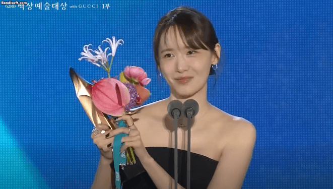 Yoona tại Baeksang: Visual 20 năm bất bại