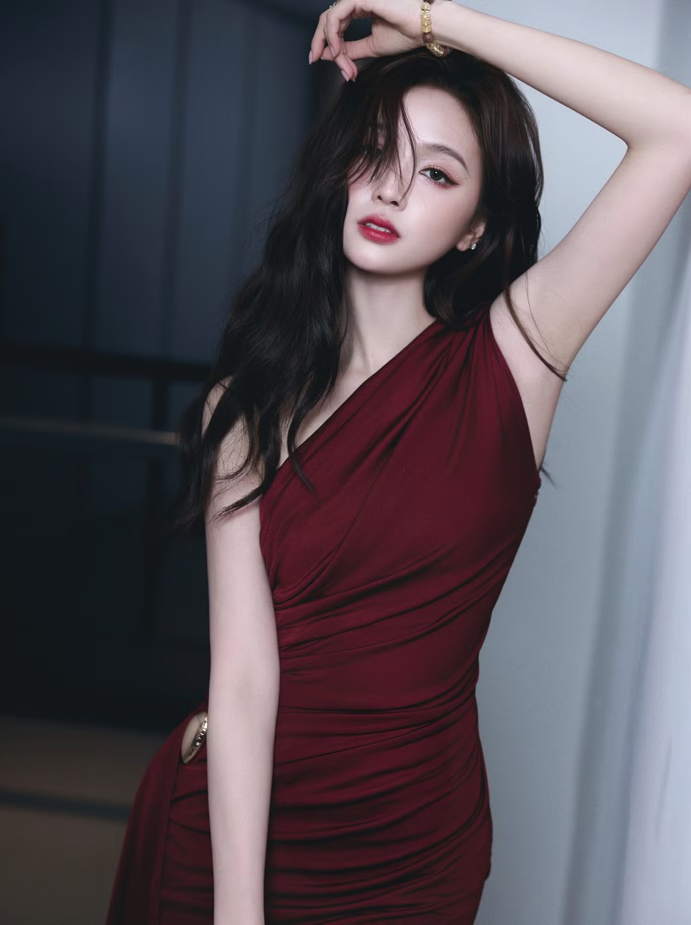 Nữ diễn viên bị bóc lột suốt 10 năm kêu cứu