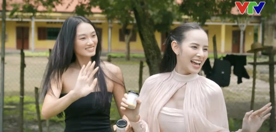 5 nữ diễn viên có nụ cười đẹp nhất Việt Nam: Minh Hằng xếp sau Lan Ngọc, hạng 1 rạng rỡ hơn cả mặt trời 5 nữ diễn viên có nụ cười đẹp nhất Việt Nam: Minh Hằng xếp sau Lan Ngọc, hạng 1 rạng rỡ hơn cả mặt trời