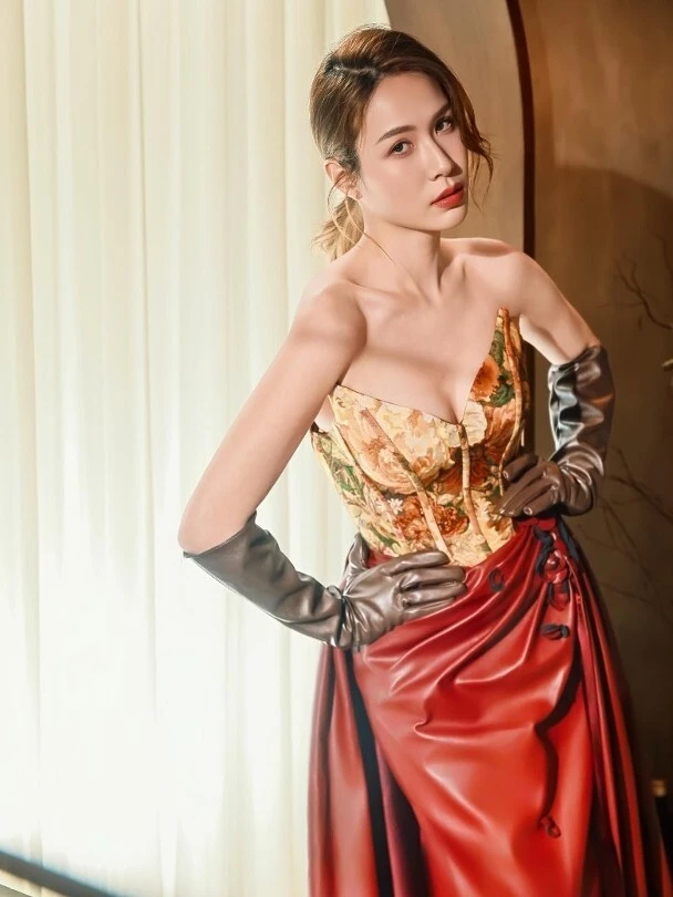 Ái nữ hào môn Trang Tư Minh lấy anh bán súp sau 10 năm yêu Ái nữ hào môn Trang Tư Minh lấy anh bán súp sau 10 năm yêu