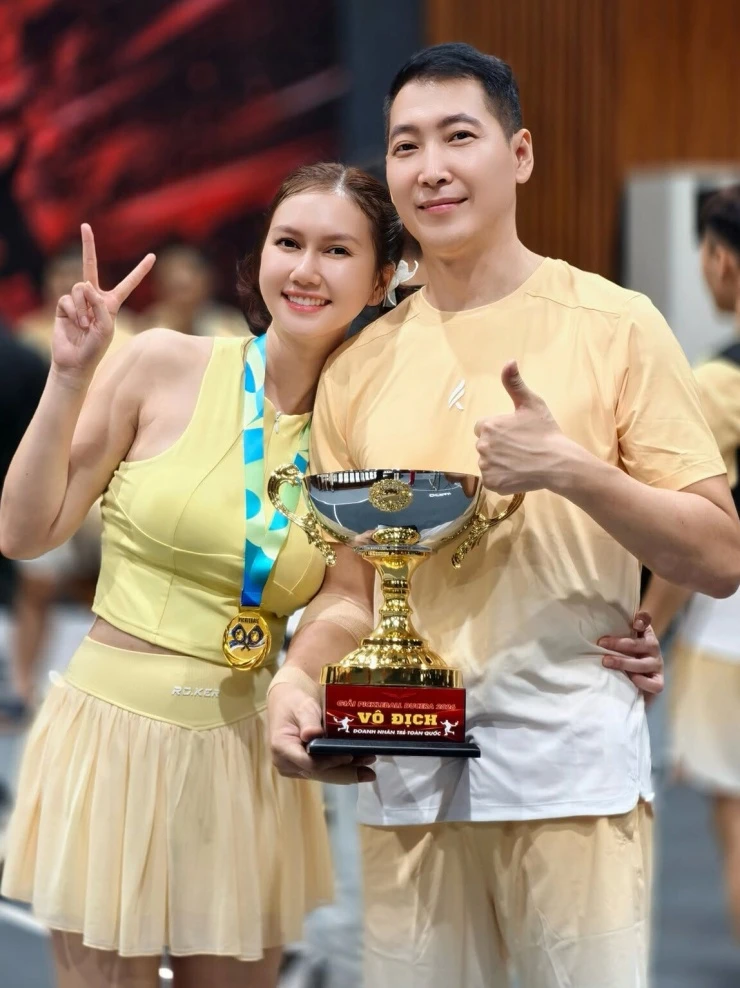 Ảnh sao 11/6: Đỗ Mỹ Linh thon gọn sau hơn 1 tháng sinh con thứ hai Ảnh sao 11/6: Đỗ Mỹ Linh thon gọn sau hơn 1 tháng sinh con thứ hai