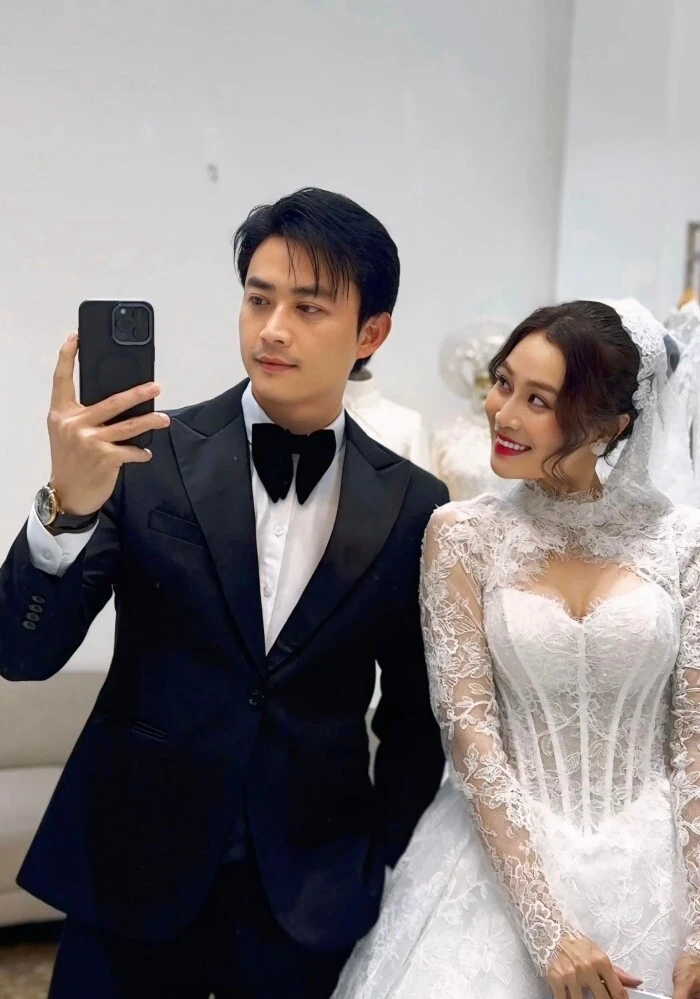 Ảnh sao 12/6: Phương Oanh diện đồ bộ kín bưng ngắm biển Ảnh sao 12/6: Phương Oanh diện đồ bộ kín bưng ngắm biển