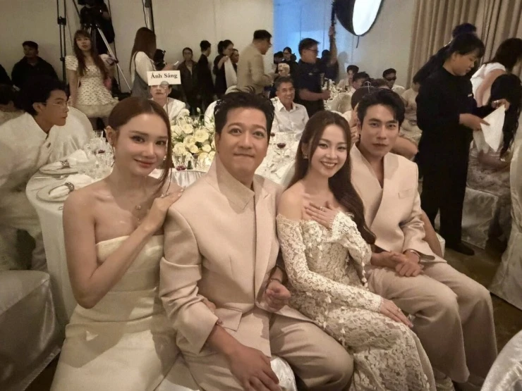 Ảnh sao 16/6: Hà Hồ - Kim Lý đi du lịch chữa lành ở Yên Tử Ảnh sao 16/6: Hà Hồ - Kim Lý đi du lịch chữa lành ở Yên Tử