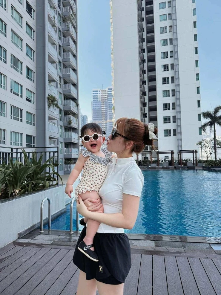 Ảnh sao 17/6: Hoàng Thùy mặc bikini bốc lửa Ảnh sao 17/6: Hoàng Thùy mặc bikini bốc lửa