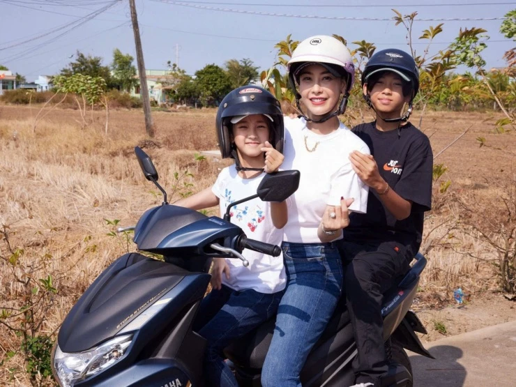 Ảnh sao 2/6: Chồng Ngô Thanh Vân gọi con gái là Huy Trần mini Ảnh sao 2/6: Chồng Ngô Thanh Vân gọi con gái là Huy Trần mini
