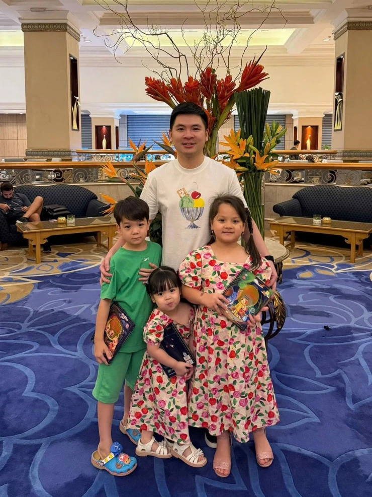 Ảnh sao 2/6: Chồng Ngô Thanh Vân gọi con gái là Huy Trần mini Ảnh sao 2/6: Chồng Ngô Thanh Vân gọi con gái là Huy Trần mini