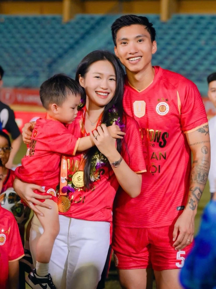 Ảnh sao 2/6: Chồng Ngô Thanh Vân gọi con gái là Huy Trần mini Ảnh sao 2/6: Chồng Ngô Thanh Vân gọi con gái là Huy Trần mini