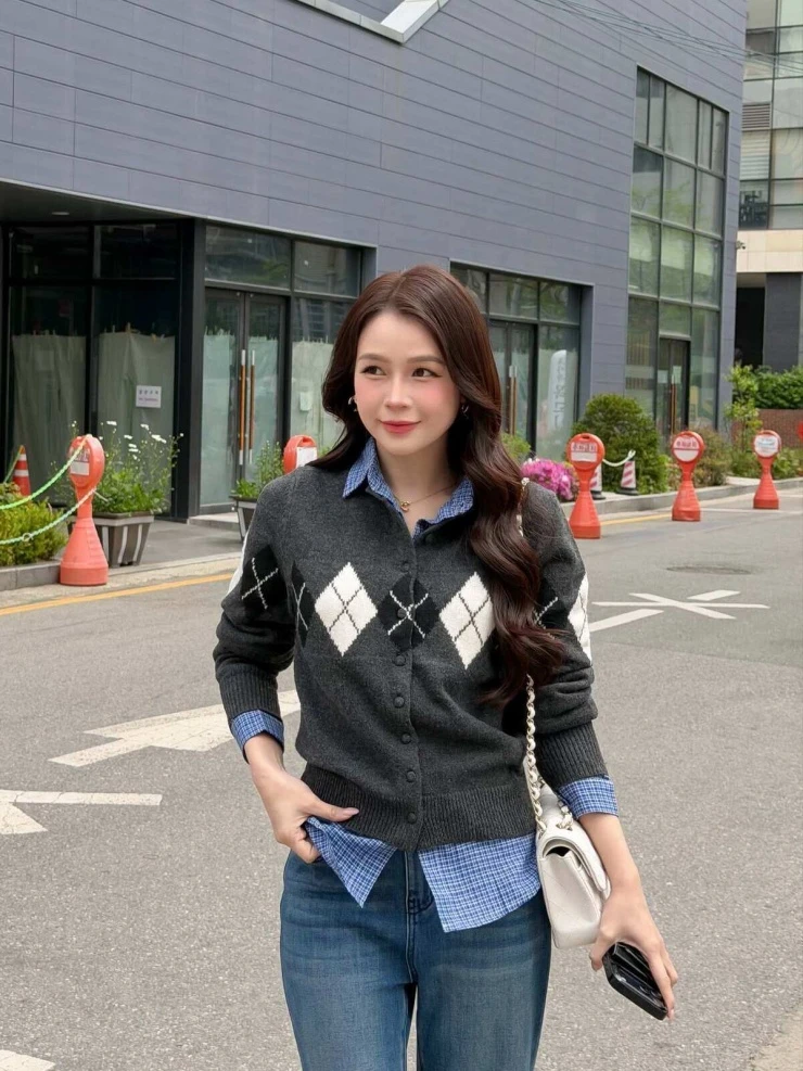 Ảnh sao 26/6: Anh chồng Đỗ Mỹ Linh khoe đặc quyền bên mẹ