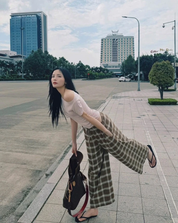 Ảnh sao 8/6: Diệp Lâm Anh quấn quýt bạn trai dưới đáy biển Ảnh sao 8/6: Diệp Lâm Anh quấn quýt bạn trai dưới đáy biển