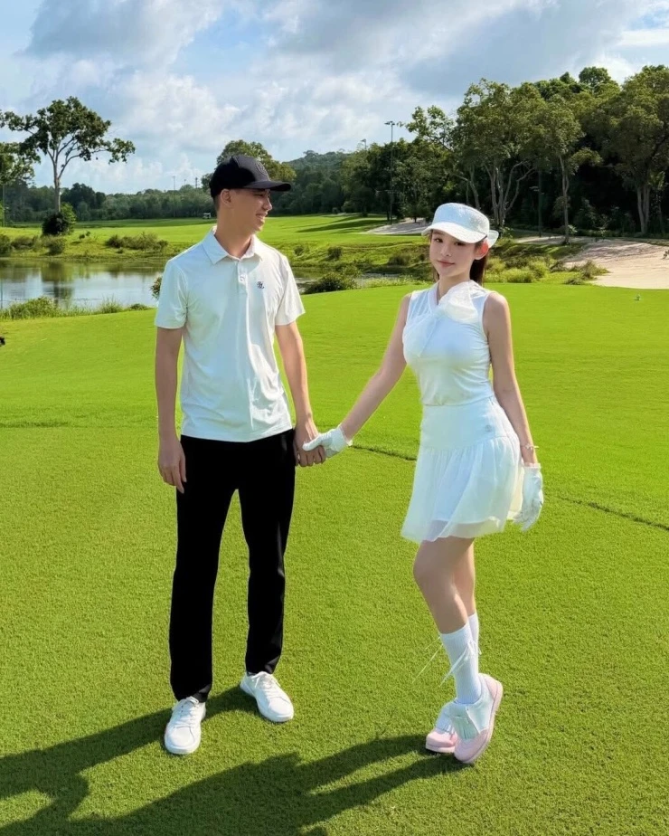 Ảnh sao 8/6: Diệp Lâm Anh quấn quýt bạn trai dưới đáy biển Ảnh sao 8/6: Diệp Lâm Anh quấn quýt bạn trai dưới đáy biển