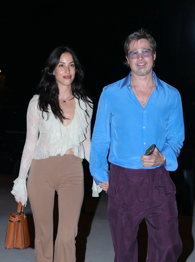 Brad Pitt diện phong cách trẻ trung bên bạn gái kém 29 tuổi