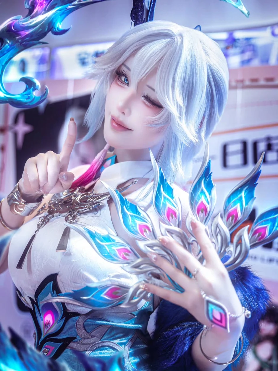 Cách mà coser "triệu follow" biến hình, sức nóng quả thực không phải bàn cãi Cách mà coser "triệu follow" biến hình, sức nóng quả thực không phải bàn cãi