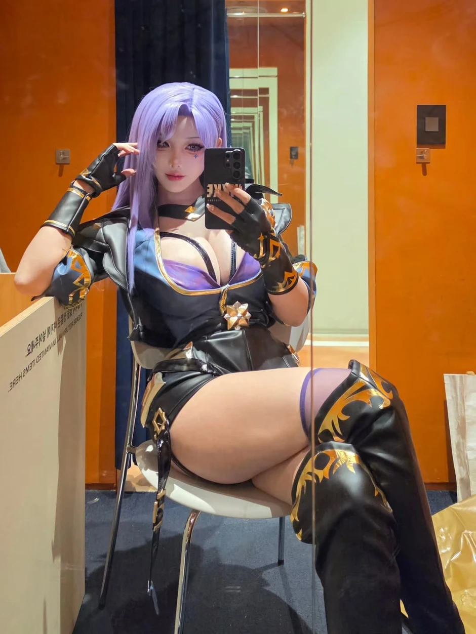 Cách mà coser "triệu follow" biến hình, sức nóng quả thực không phải bàn cãi Cách mà coser "triệu follow" biến hình, sức nóng quả thực không phải bàn cãi