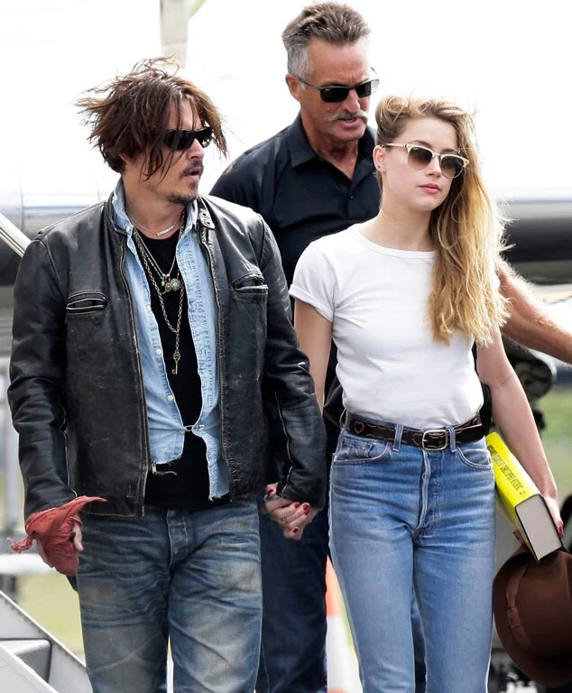 Cara Delevingne kể từng hẹn hò Amber Heard, Johnny Depp phát điên vì ghen