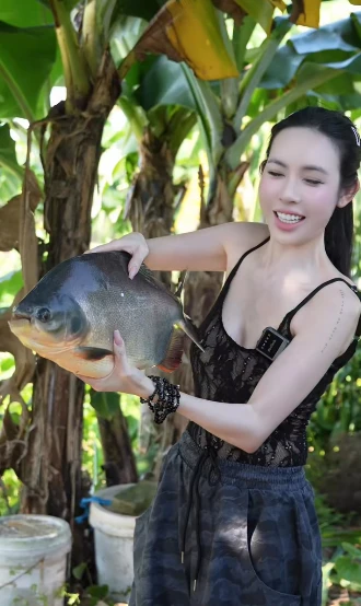 Câu cá giữa trời nắng 40 độ, hot girl bất ngờ viral MXH Câu cá giữa trời nắng 40 độ, hot girl bất ngờ viral MXH