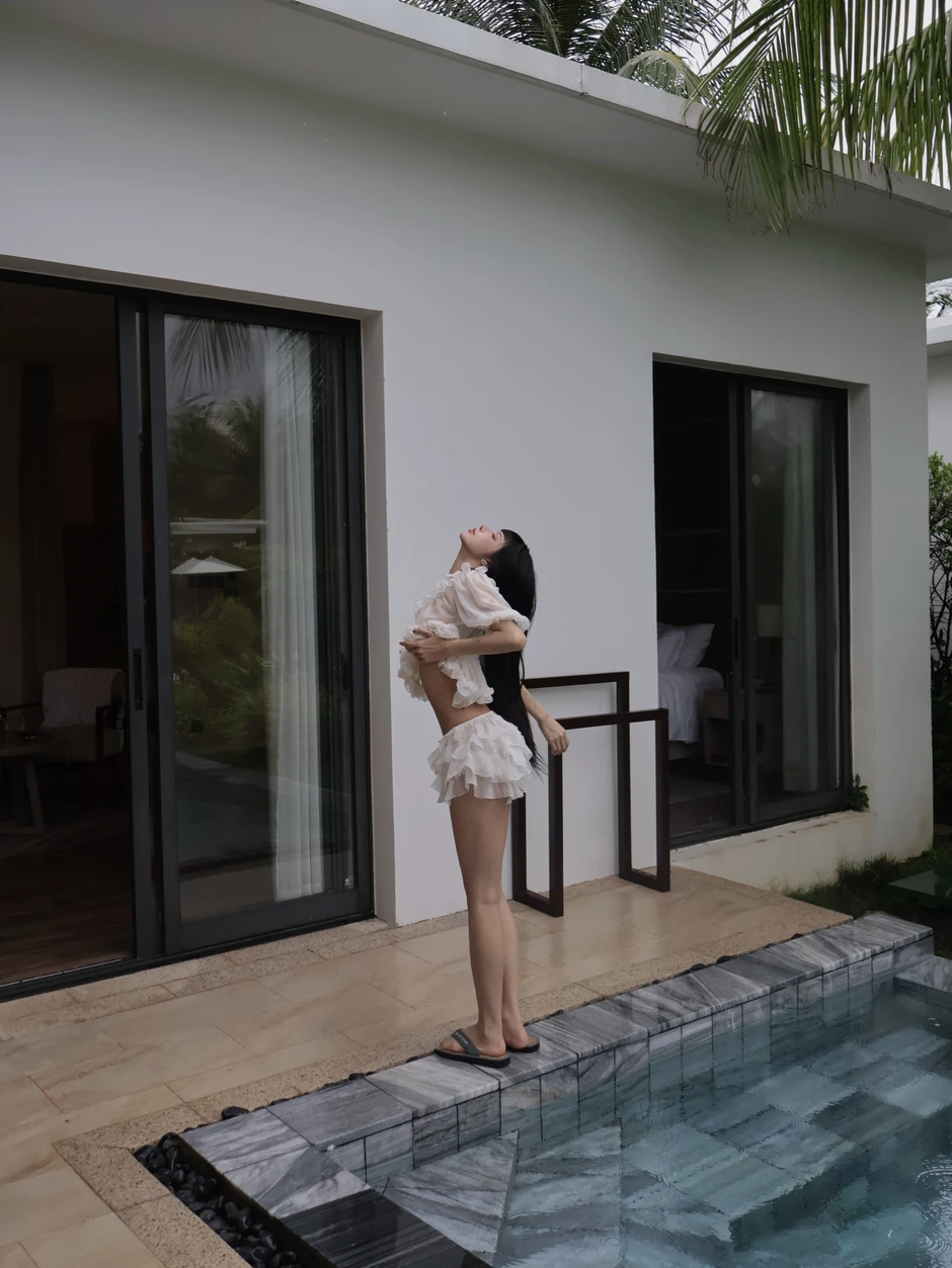 Ciin càng ngày càng đẹp, chỉ khoe ảnh thư giãn trên giường cũng đủ khiến CĐM chao đảo vì si mê