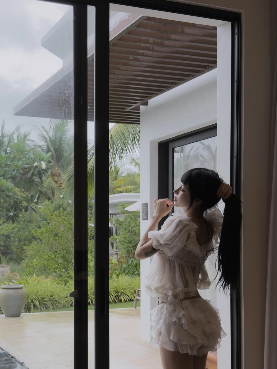 Ciin càng ngày càng đẹp, chỉ khoe ảnh thư giãn trên giường cũng đủ khiến CĐM chao đảo vì si mê