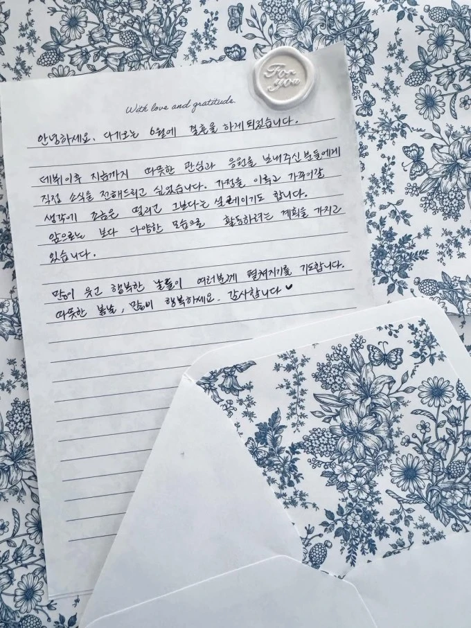 Cô dâu tháng 6 Moon Chae Won khoe ảnh cưới