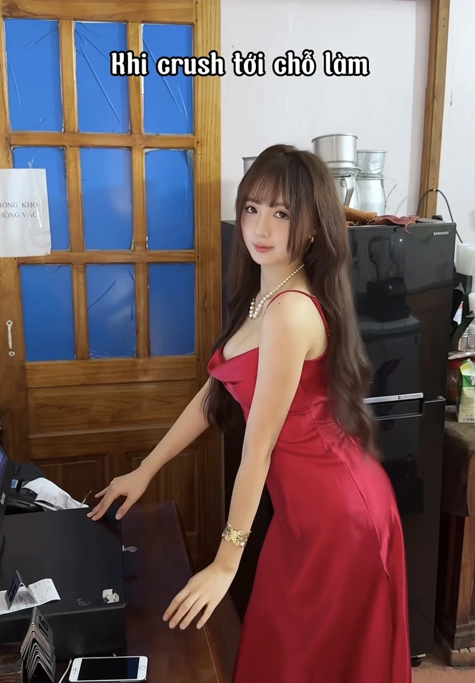 Cô nhân viên quán nước "nổi loạn", hút cả triệu view