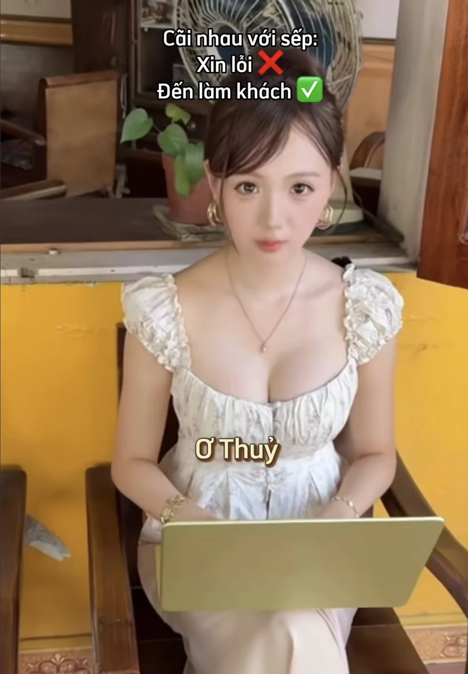 Cô nhân viên quán nước "nổi loạn", hút cả triệu view