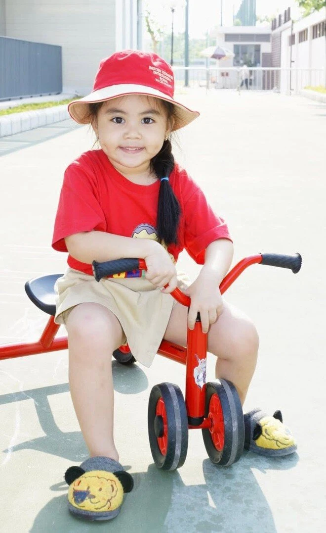 Con gái út Quyền Linh gây chú ý trong ngày đặc biệt Con gái út Quyền Linh gây chú ý trong ngày đặc biệt