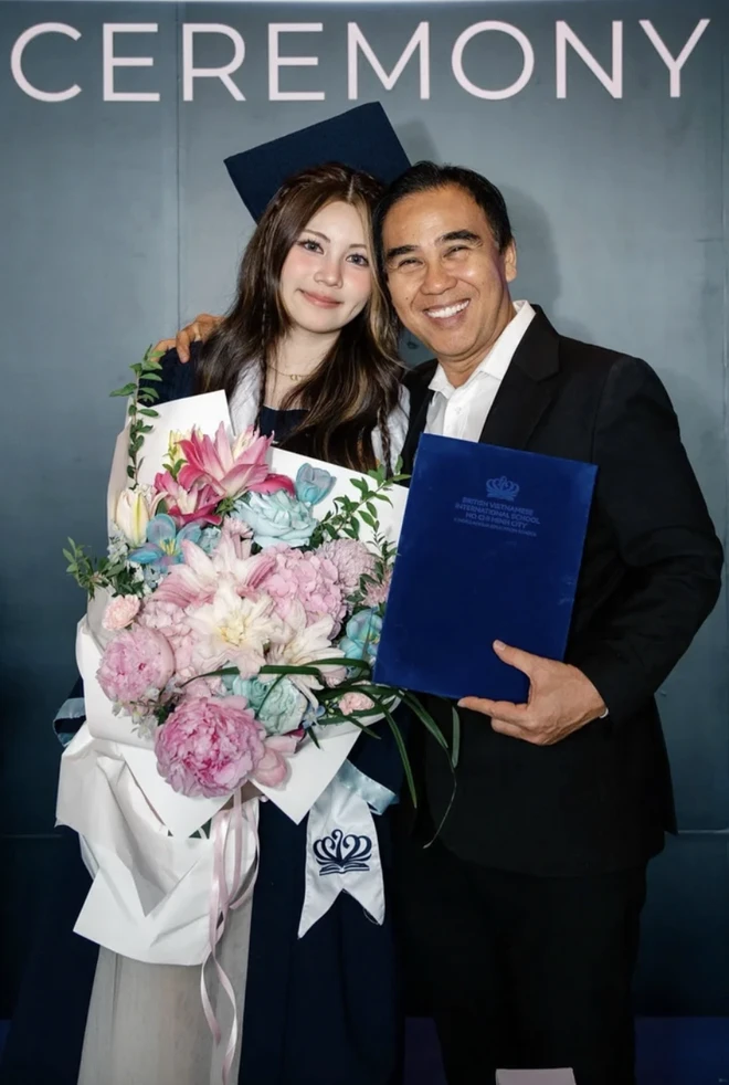 Con gái út Quyền Linh gây chú ý trong ngày đặc biệt Con gái út Quyền Linh gây chú ý trong ngày đặc biệt