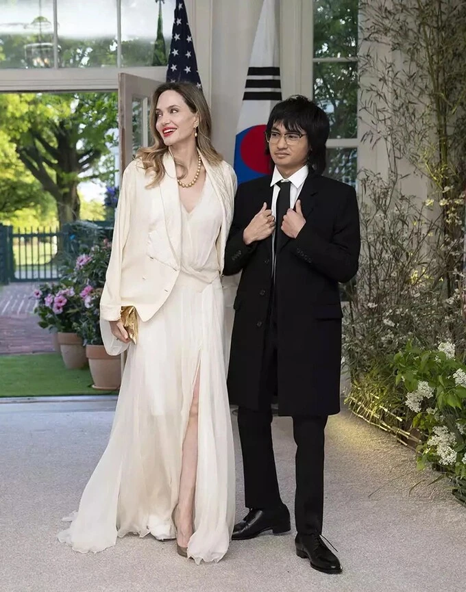Cuộc sống của 6 người con Angelina Jolie khi trưởng thành Cuộc sống của 6 người con Angelina Jolie khi trưởng thành