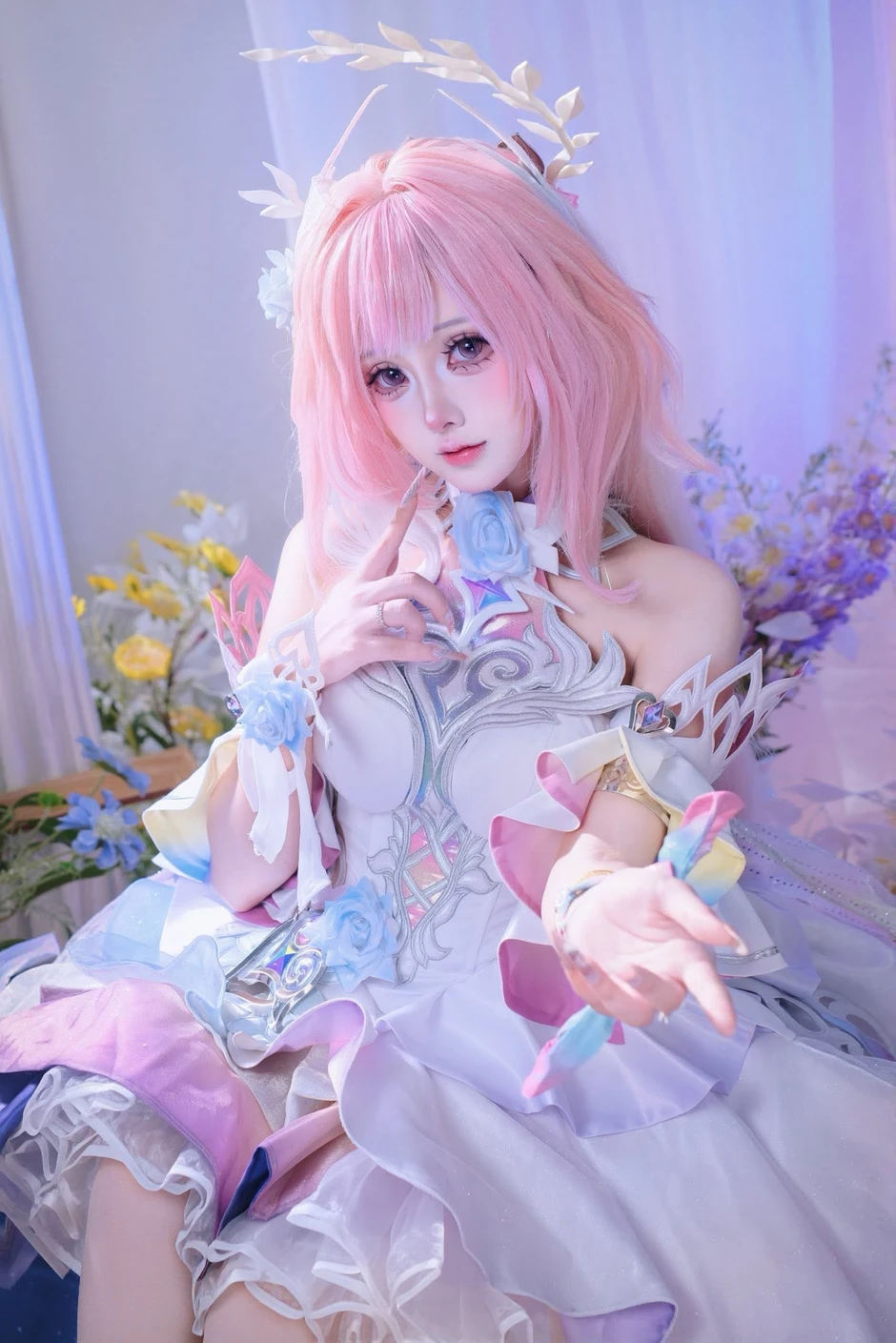 Đẳng cấp coser Việt: một tay bế con, một tay biến hình vẫn khiến người xem phải ngỡ ngàng, mê đắm Đẳng cấp coser Việt: một tay bế con, một tay biến hình vẫn khiến người xem phải ngỡ ngàng, mê đắm