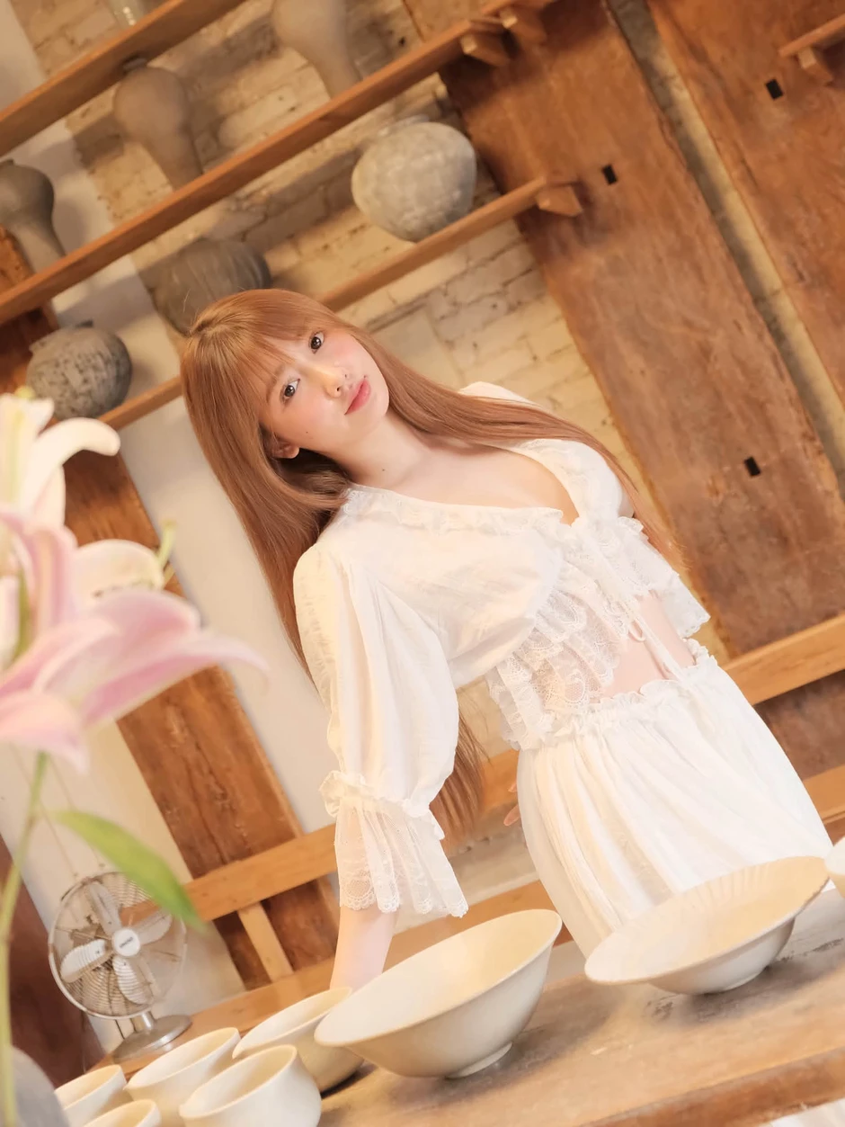Đi làm gốm nhưng đẹp như thiên thần, cô nàng hot girl bỗng viral đầy bất ngờ Đi làm gốm nhưng đẹp như thiên thần, cô nàng hot girl bỗng viral đầy bất ngờ