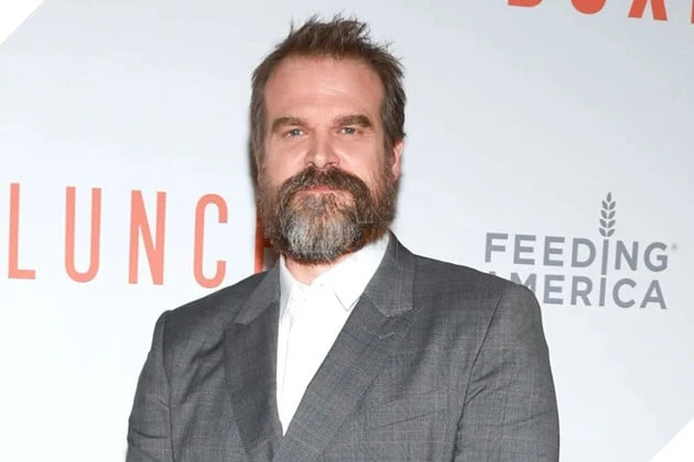 Diễn Viên David Harbour Bật Mí Kỷ Niệm “Khó Đỡ” Với Dàn Diễn Viên Nhí Stranger Things Diễn Viên David Harbour Bật Mí Kỷ Niệm “Khó Đỡ” Với Dàn Diễn Viên Nhí Stranger Things