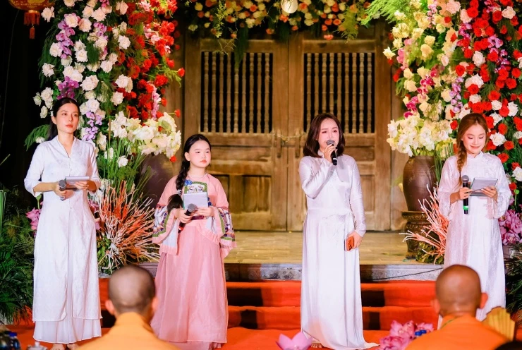 Diễn viên Hoàng Yến kể nhân duyên đang hạnh phúc nhất sau 4 cuộc hôn nhân đổ vỡ Diễn viên Hoàng Yến kể nhân duyên đang hạnh phúc nhất sau 4 cuộc hôn nhân đổ vỡ
