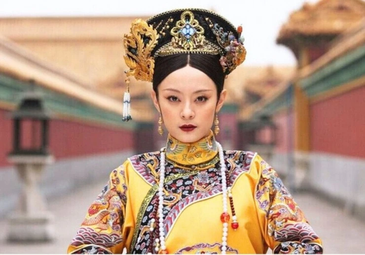 Diễn viên Tôn Lệ vỡ mạch máu mắt khi quay phim dưới nắng nóng 40 độ