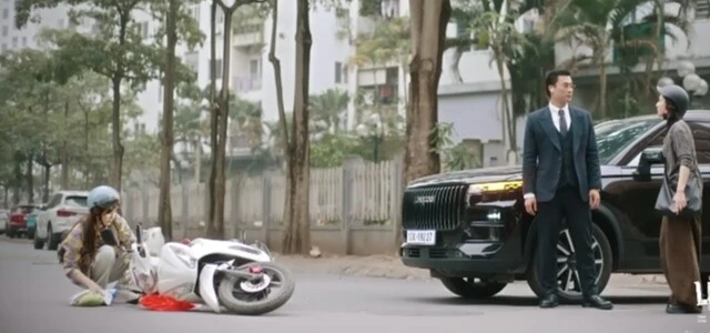 Duy Hưng bị ông trùm ma túy khiển trách trong Lửa trắng Duy Hưng bị ông trùm ma túy khiển trách trong Lửa trắng