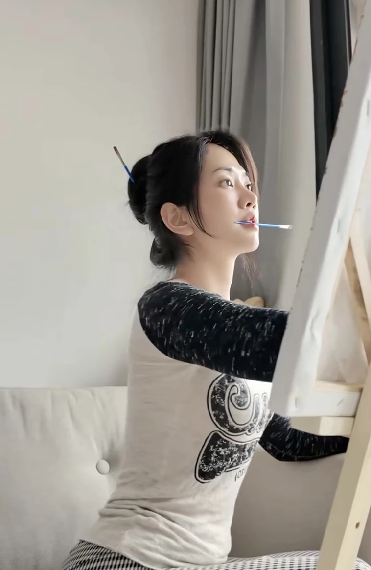 Giữa bão drama bủa vây, Lê Bống bất ngờ có động thái: Thản nhiên đăng ảnh đi học, mặc kệ thị phi bóc phốt? Giữa bão drama bủa vây, Lê Bống bất ngờ có động thái: Thản nhiên đăng ảnh đi học, mặc kệ thị phi bóc phốt?