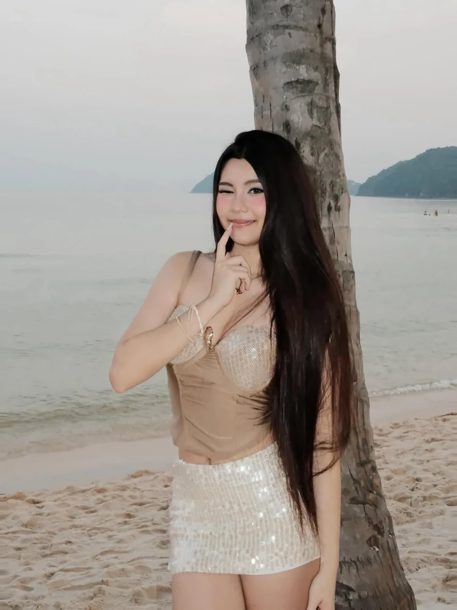 Hạt Dẻ đi prom cuối cấp sang chảnh, tiền học phí 500 triệu/ năm chuẩn con nhà giàu Hạt Dẻ đi prom cuối cấp sang chảnh, tiền học phí 500 triệu/ năm chuẩn con nhà giàu
