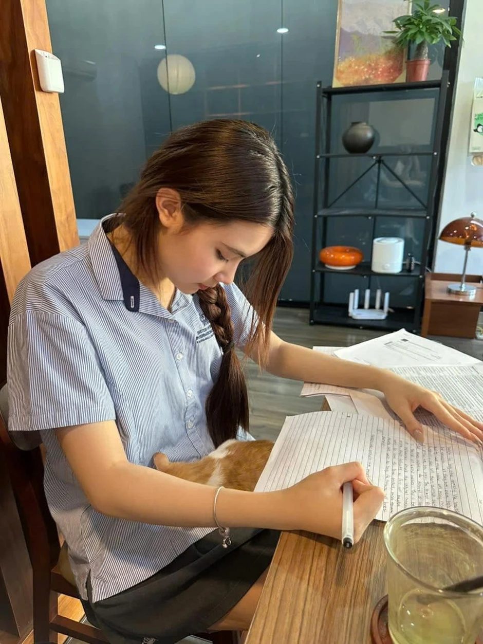 Hạt Dẻ đi prom cuối cấp sang chảnh, tiền học phí 500 triệu/ năm chuẩn con nhà giàu Hạt Dẻ đi prom cuối cấp sang chảnh, tiền học phí 500 triệu/ năm chuẩn con nhà giàu