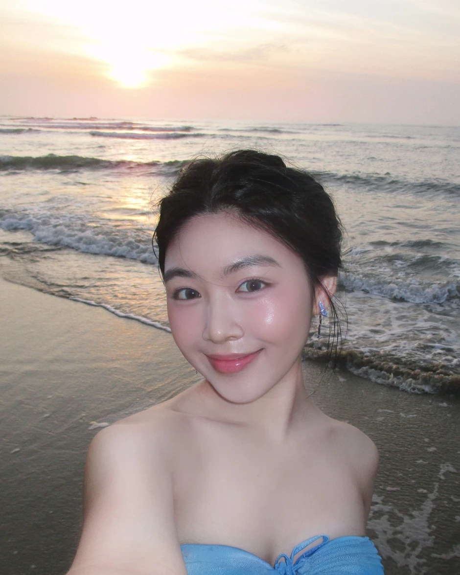 Hình ảnh mới nhất của Lọ Lem khiến dân tình hoài nghi một điểm Hình ảnh mới nhất của Lọ Lem khiến dân tình hoài nghi một điểm