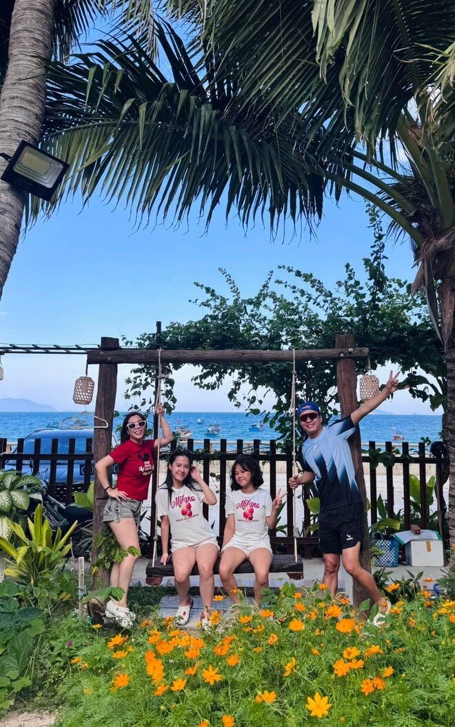 Hồng Đăng gây chú ý khi đưa vợ con du lịch xuyên Việt 21 ngày Hồng Đăng gây chú ý khi đưa vợ con du lịch xuyên Việt 21 ngày